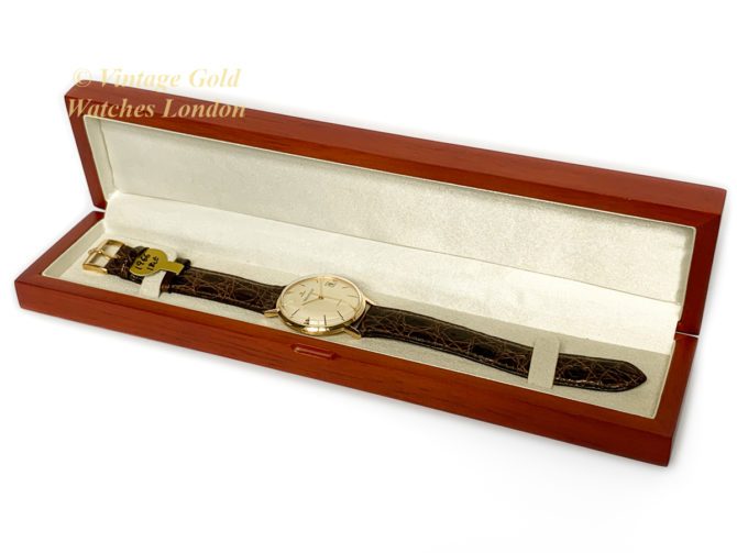 Jaeger-LeCoultre Date Automatic 18ct 35mm 1966 (25)