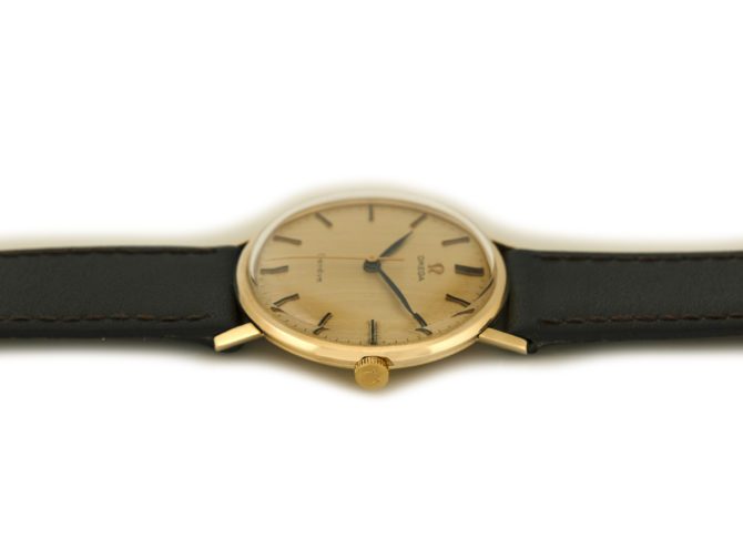 Omega Genève Cal.601 9ct 1970 (6)