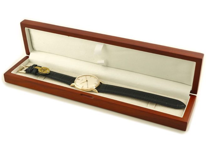 Universal Geneve Cal.263 18ct 1945 (1)
