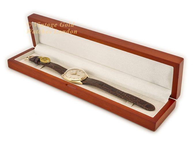Jaeger-LeCoultre Date Cal.P812 Bumper Automatic 9ct 1957 (13)