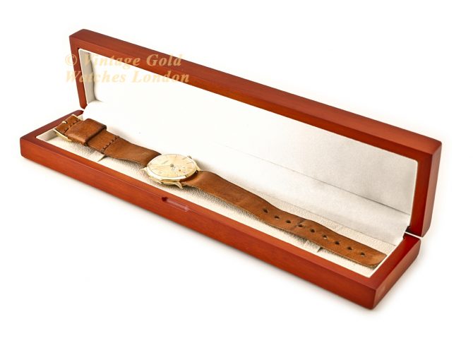 Universal Geneve Model Ref.5334 18ct 1936 (14)