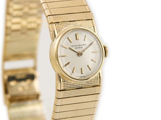 Ladies Patek Philippe Model Ref.1111 18ct c1946 (3)