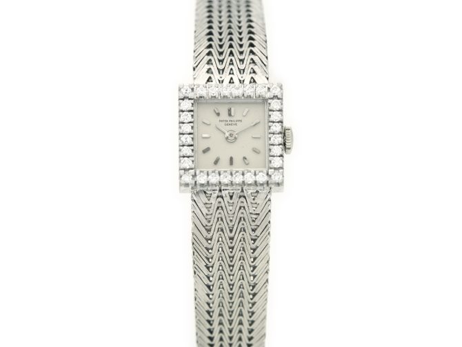 Ladies Patek Philippe 18ct White Gold & Diamonds 1968 (4)