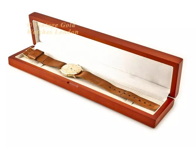 Universal Geneve Model Ref.5334 18ct 1936 (14)