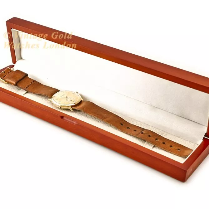 Universal Geneve Model Ref.5334 18ct 1936 (14) (navigation)