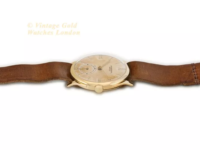Universal Geneve Model Ref.5334 18ct 1936 (9)